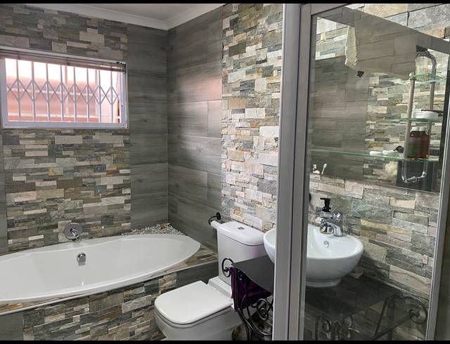 3 BEDROOM TOWNHOUSE FOR SALE IN RIDGEWAY